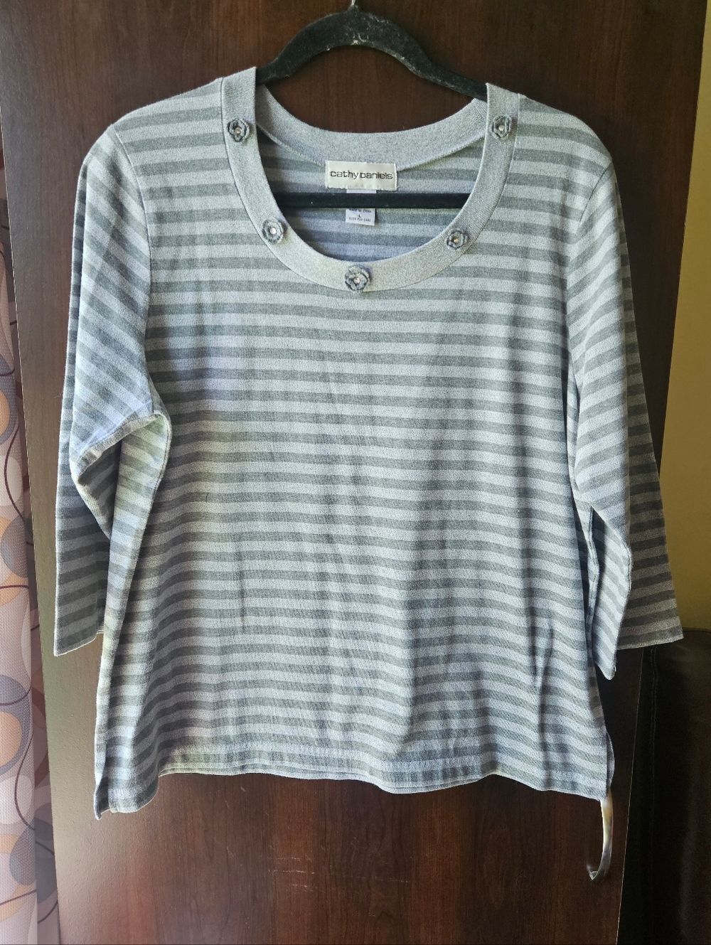 Cathy Daniels Light Gray Striped Knit Top with Floral Accents Size Large